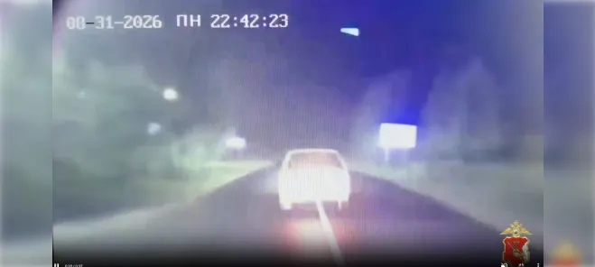 Пьяный водитель спровоцировал погоню и врезался в ЛЭП 