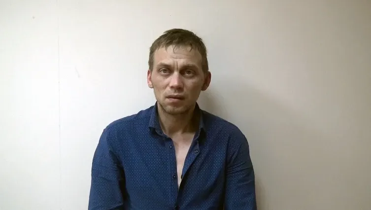 В Ярославле приезжий рецидивист угнал машину и ранил женщину ножом