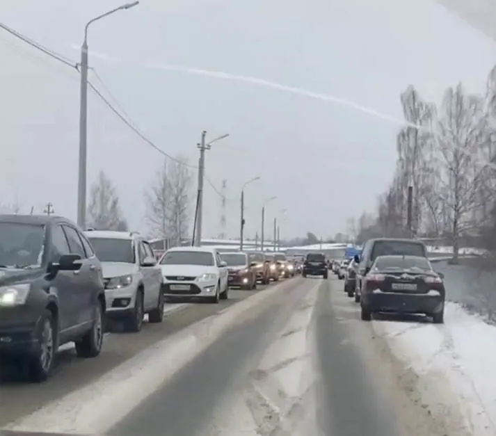У Толгского монастыря выстроилась рождественская пробка