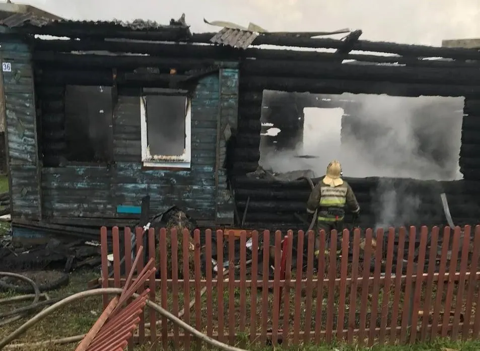 Три человека погибли в пожаре под Угличем