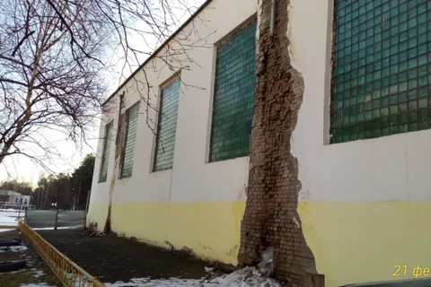 «Капитальные стены рушатся»: в Ярославле разваливается зал, где тренируются дети
