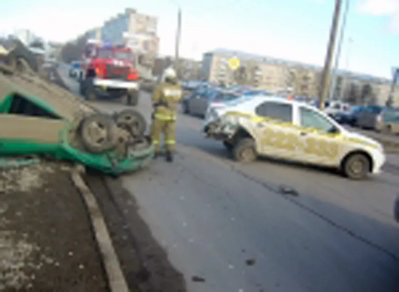 В Рыбинске такси столкнулось с другой иномаркой