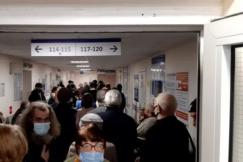 В ярославской поликлинике выстроилась громадная очередь на сдачу анализов