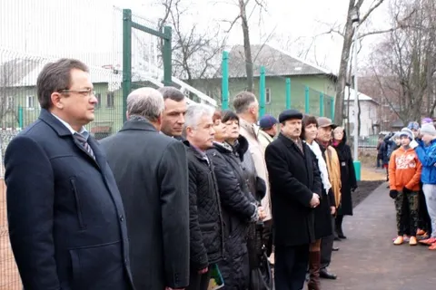 В ярославской школе имени хоккеиста Ивана Ткаченко открылась спортплощадка