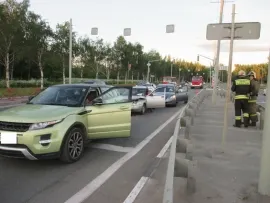 Четыре легковушки не поделили дорогу в Ярославле