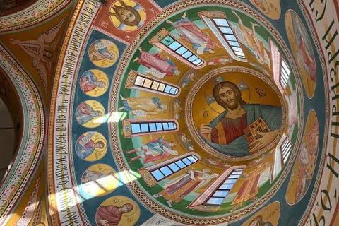 В Ярославле частично завершена роспись стен Успенского собора