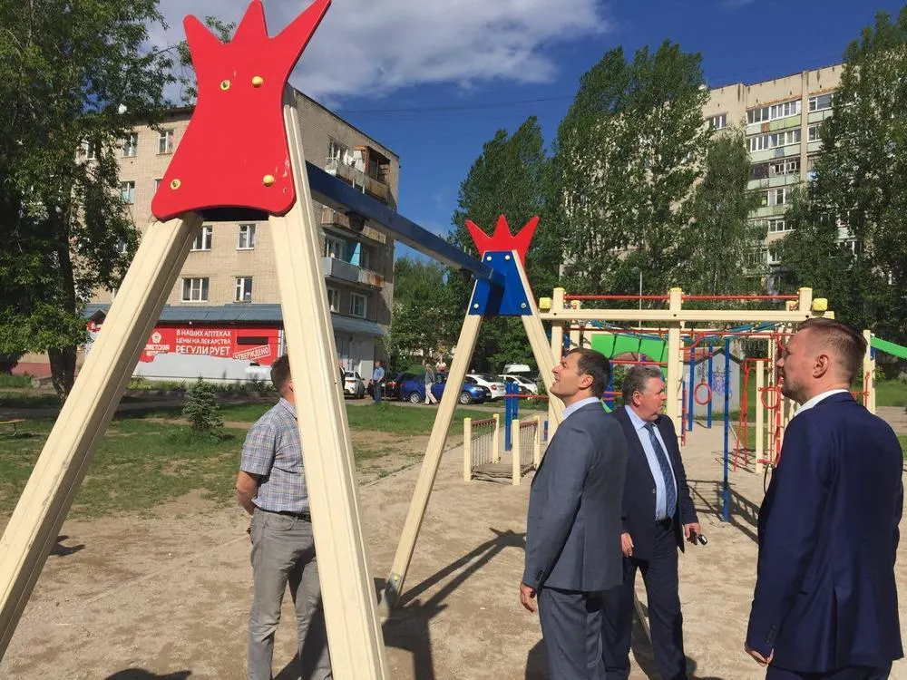 В Ярославле падение девочки с качелей закончилось уголовным делом
