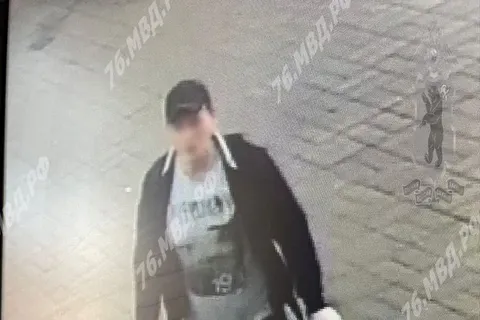 В Ярославле ищут вандала, расписавшего фасад дома рекламой наркотиков