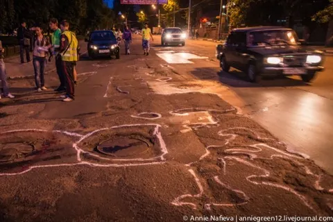 В Ярославле разукрасили дорожные ухабы