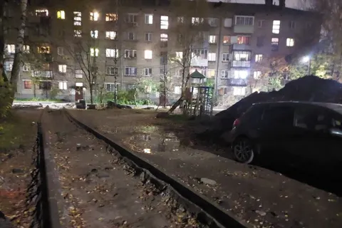 «План по травмам обеспечен»: в ярославском дворе потеряли подрядчика