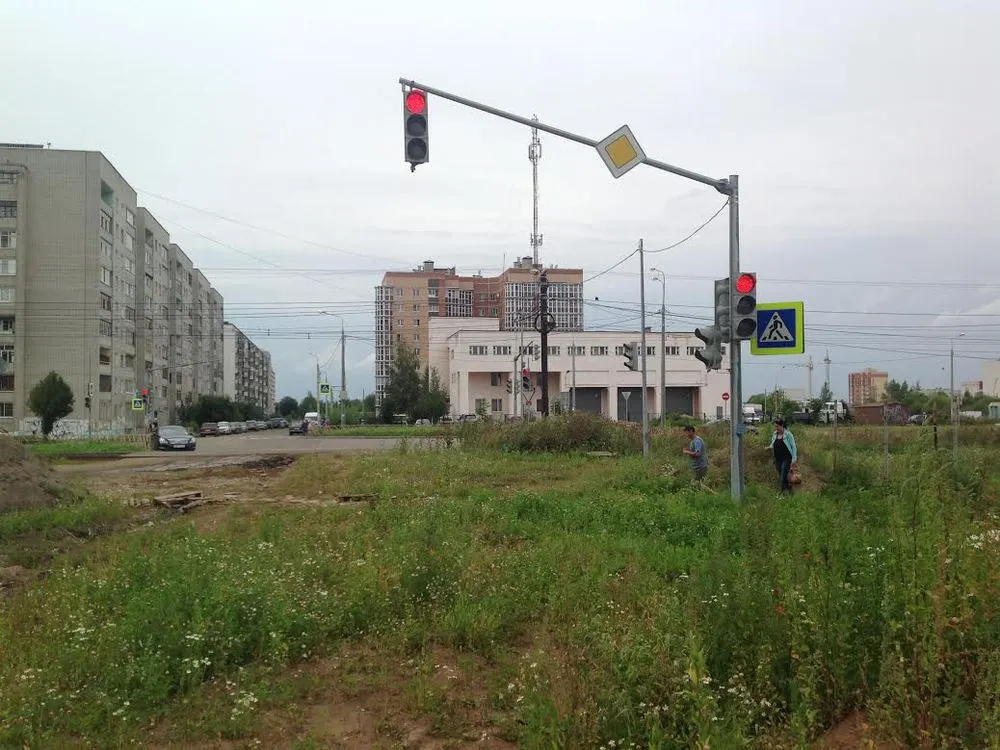 Светофор на пустыре в Ярославле все-таки отключили