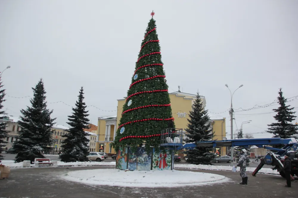 Где в Ярославле установят елки: адреса