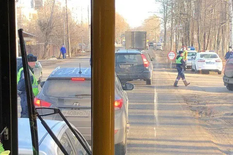Причиной утренней пробки в Ярославле стал «Бахус» 