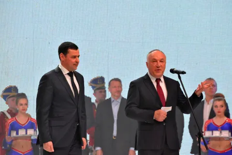 Дмитрий Миронов вручил хоккеистам ярославского «Локомотива» бронзовые медали чемпионата КХЛ