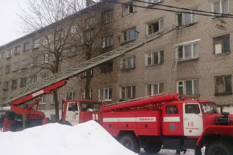 В Ярославле пожарные спасли молодую маму с младенцем