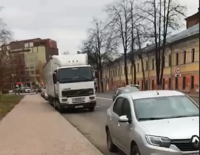 Прокуратура не нашла коней в фуре, припаркованной в центре Ярославля
