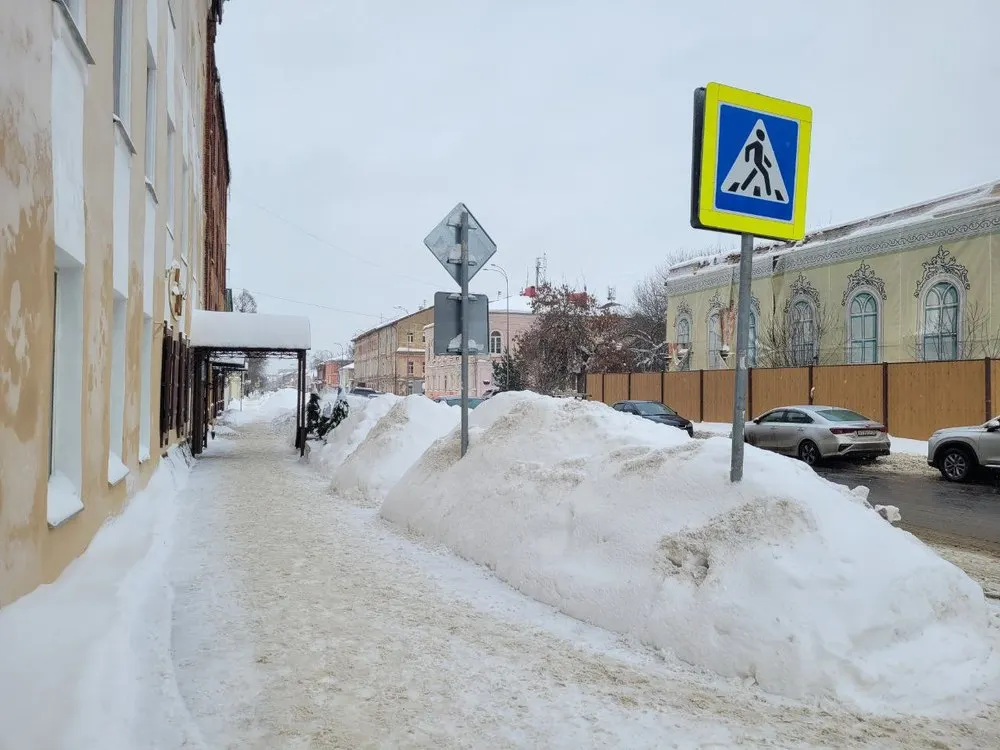 На улицах Рыбинска появились снежные горы