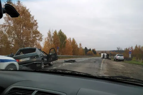 «Кровавый перекресток»: под Ярославлем грузовик врезался в «ВАЗ»
