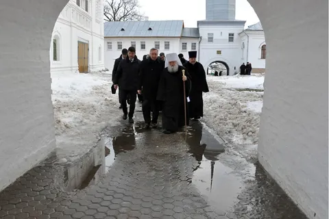 От ярославцев игуменью Варвару поздравили руководители области и города