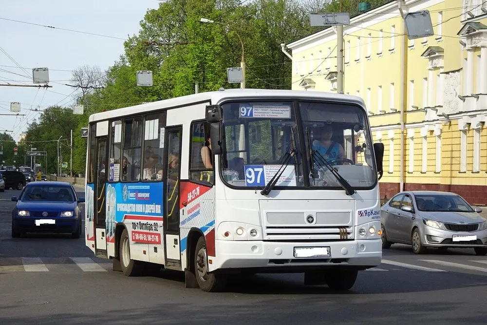 В Ярославле маршрутчик вступил в битву за пассажиров с мэрией
