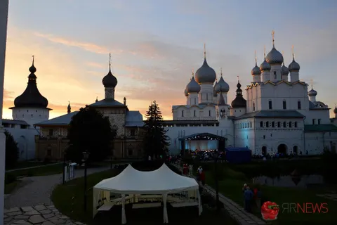 В Ростовском кремле прошел международный фестиваль средневековой культуры «Ростовское действо»