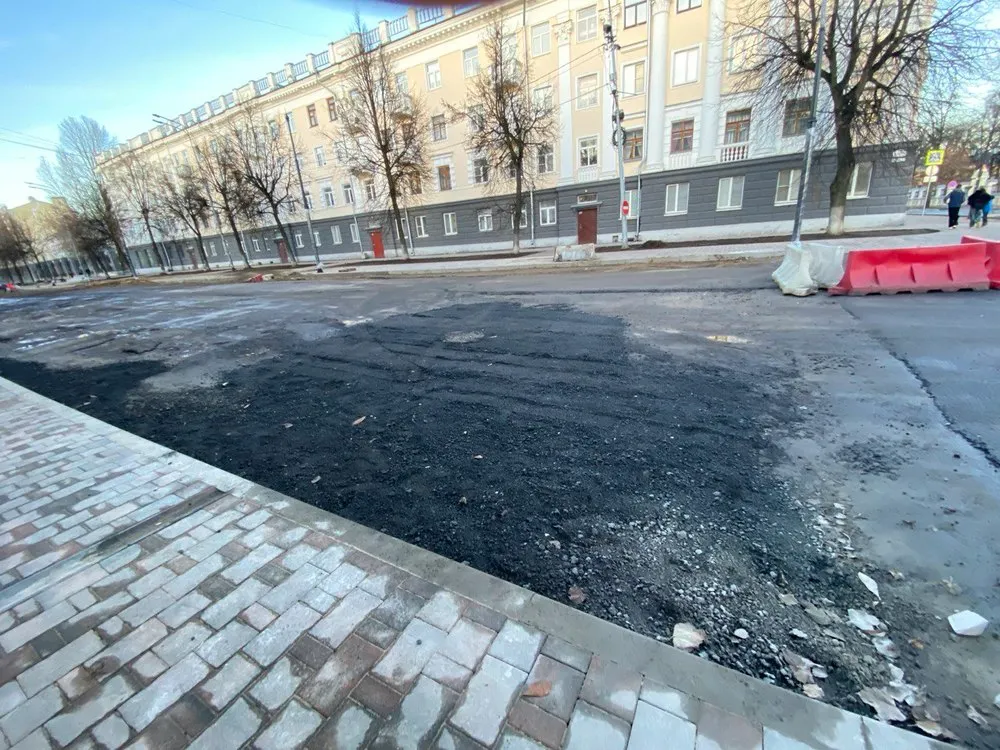 В Ярославле из-за укладки брусчатки продлили ремонт улицы Советской