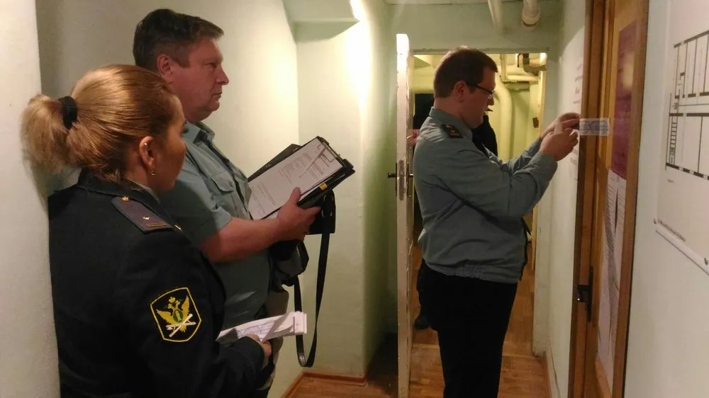 В Ярославле арестовали магазин из-за долга владельца в 3,6 миллионов