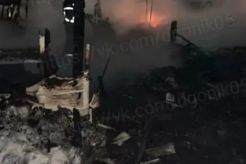 Погибли три таксы: под Ярославлем сгорел дом многодетной семьи