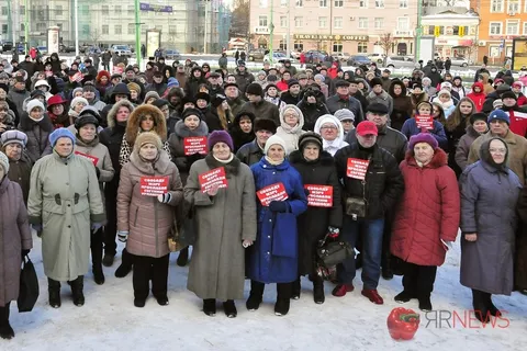 На митинг в поддержку мэра Ярославля собралось около двухсот человек. Фоторепортаж