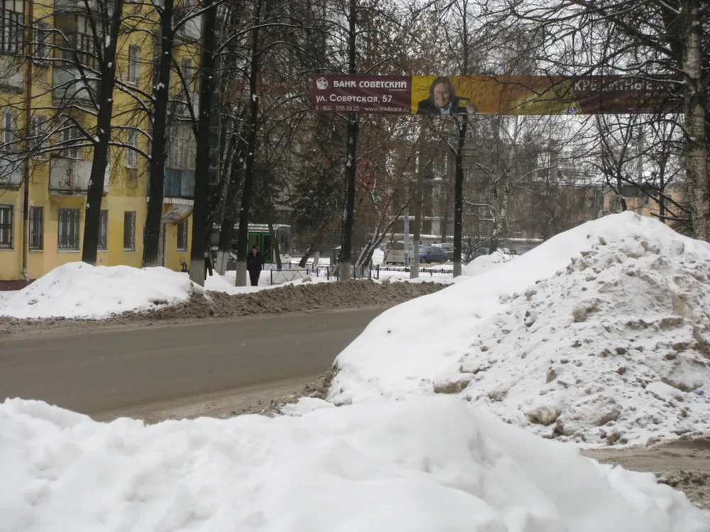 Новый год и Рождество Ярославль встретил заваленный снегом и грязью