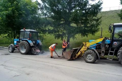 На Тверицкой набережной начался ямочный ремонт