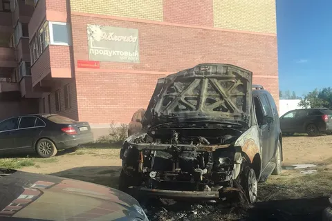 В Ярославле ночью взорвался автомобиль