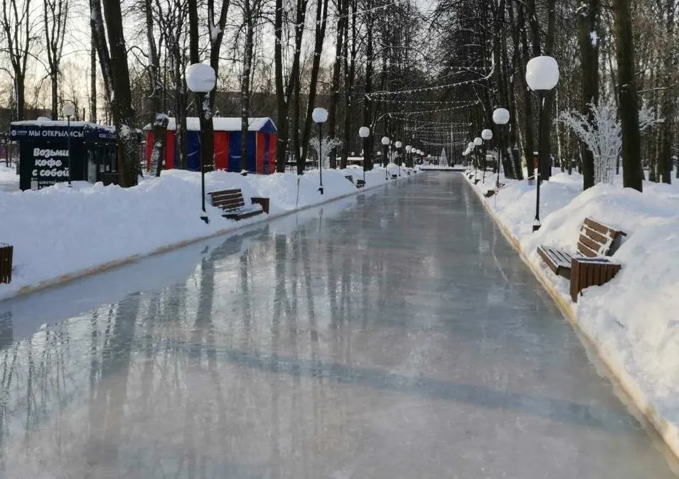 В Юбилейном парке открыли каток