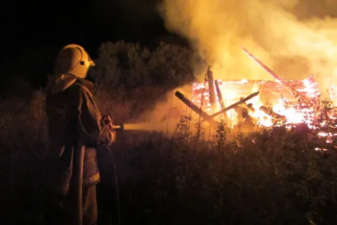 В Ярославской области сгорели три дачных дома