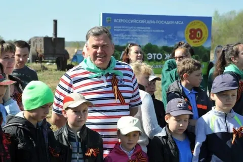 На родине Ушакова в Рыбинском районе посажено четыреста молодых сосен