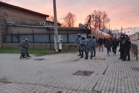 На Богоявленской площади в Ярославле появился ОМОН
