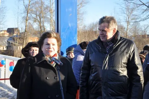 В поселке Борисоглебском Ярославской области открыт пешеходный мост
