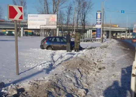 В Ярославле Лада снесла фонарный столб