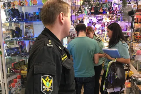 В Ярославле хозяин магазина электротоваров сам предложил его арестовать