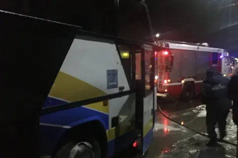 В Ярославле горел пассажирский автобус: видео