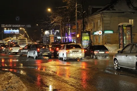 Ярославль увязает в транспортных пробках. Фото