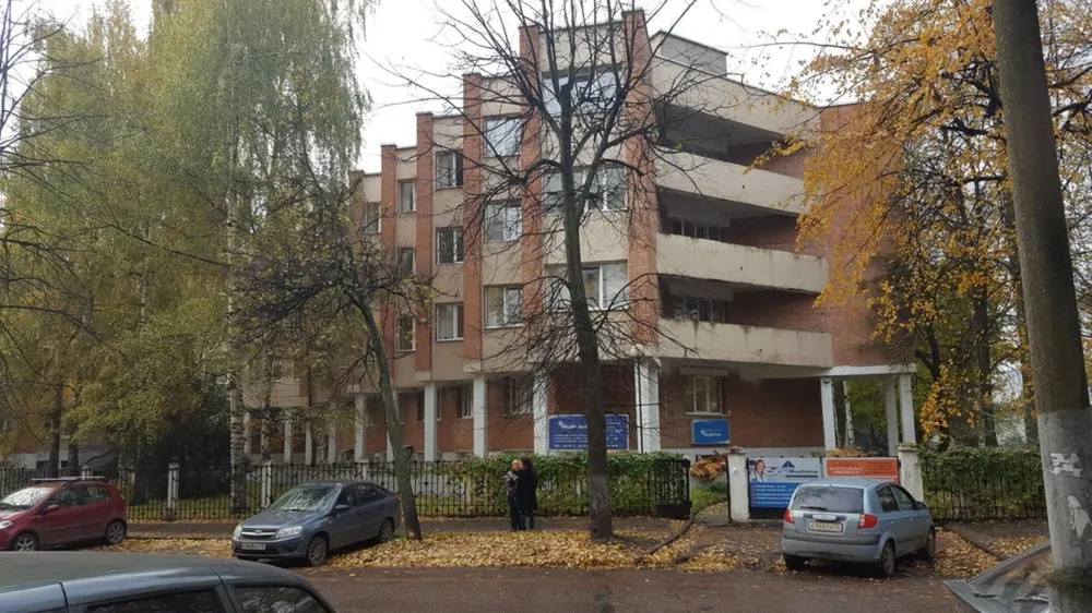 Ярославцы просят разрешить парковку у детской поликлиники