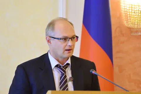 Заместители мэра Ярославля пришли на заседание муниципалитета в красивых костюмах и красивых галстуках. Фото