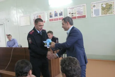 Председатель муниципалитета Ярославля поздравил ярославских участковых