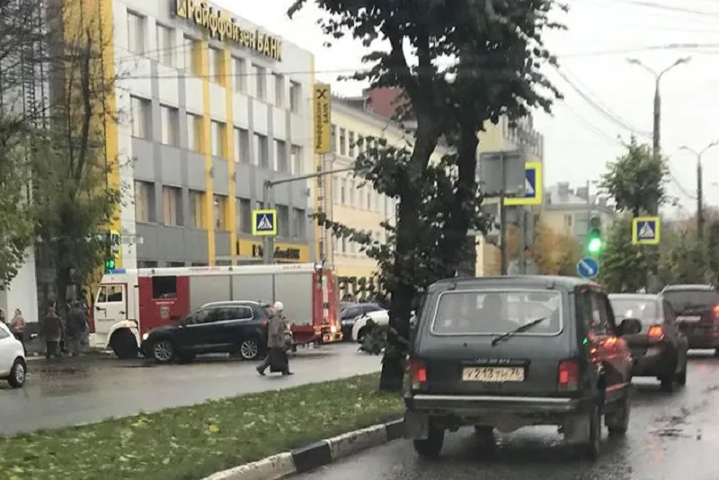 «Райффайзенбанк» закрыл все отделения из-за сообщения о бомбе