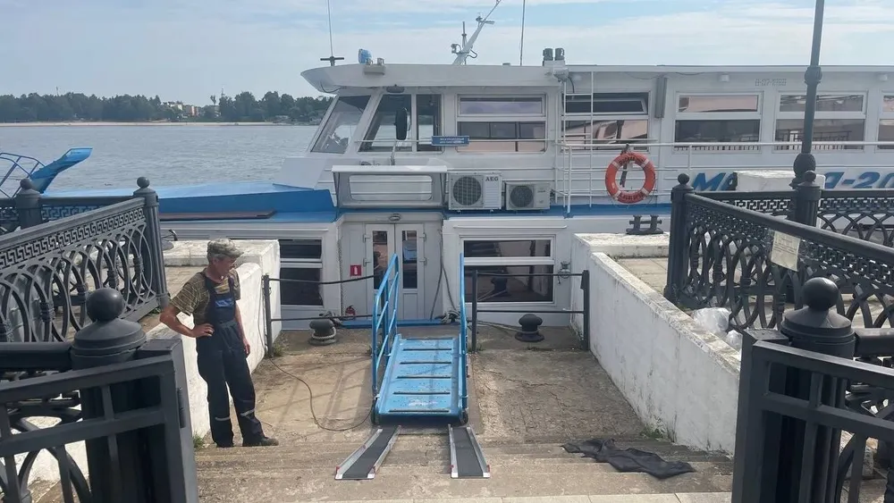 На речном вокзале в Ярославле установили телескопический пандус