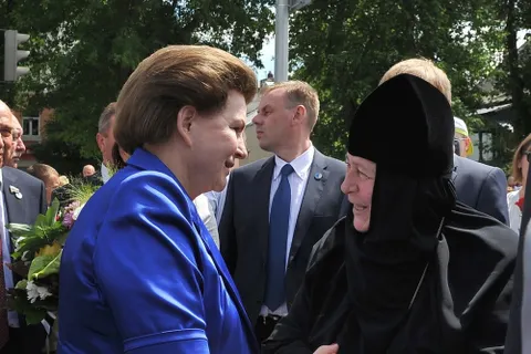 В Ярославле в честь 50-летия полета Валентины Терешковой появилась аллея космонавтов. Фоторепортаж