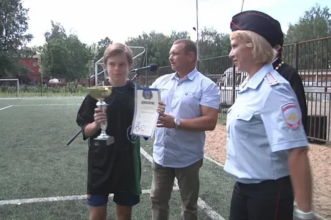 Ярославские полицейские с юными правонарушителями сыграли в мини-футбол