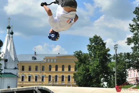 Ярославль не выбить из велосипедного седла. Фоторепортаж