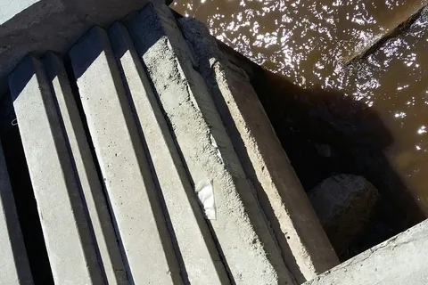 В Рыбинске обрушились плиты на смотровой площадке на набережной